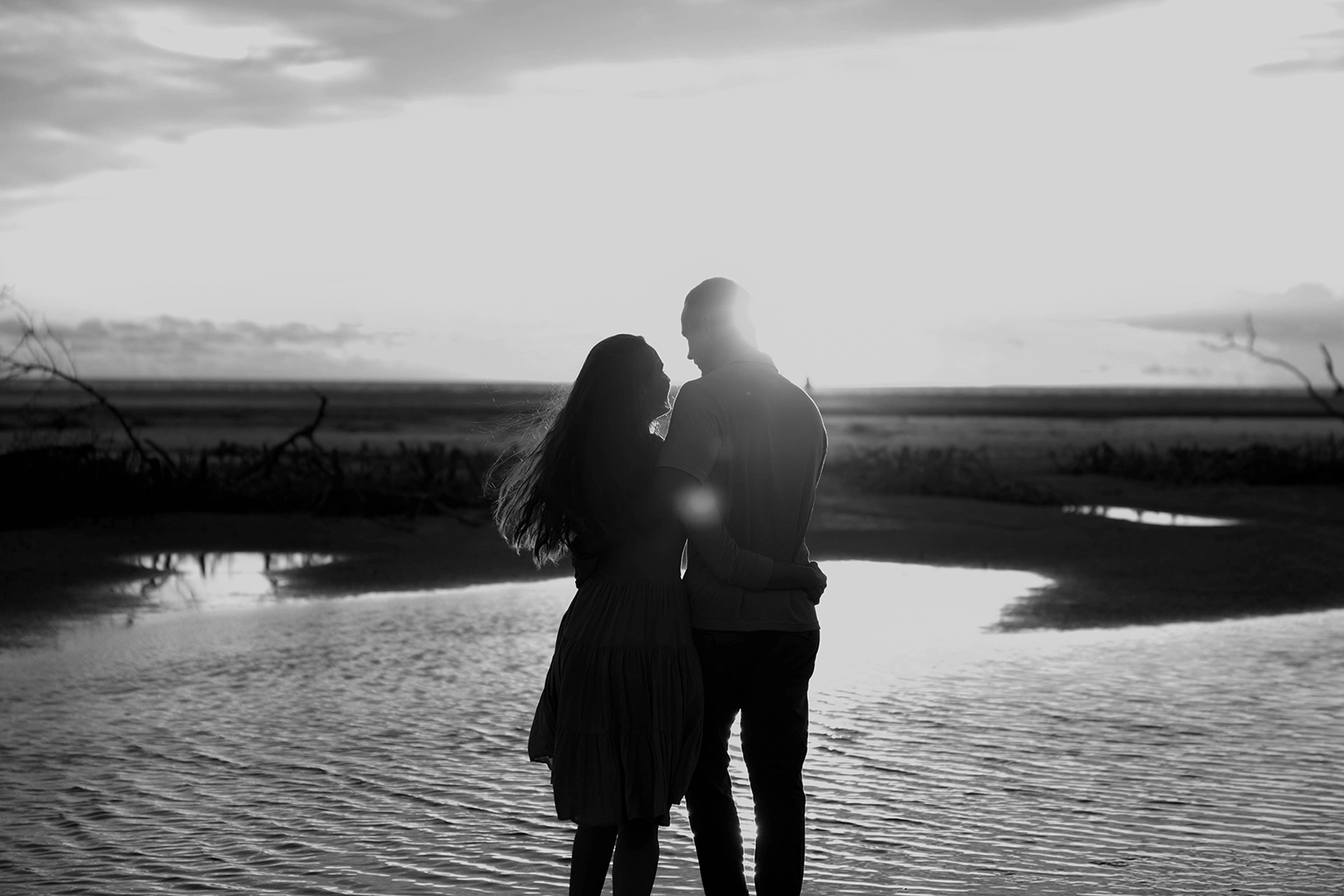 Married couple walking towards the beach